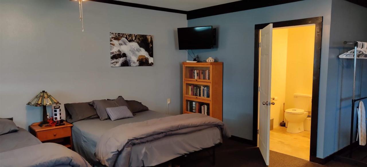 Becker'S Private Studio 2 Queen Beds, 1 Futon With A Great Back Yard! Auburn Eksteriør bilde