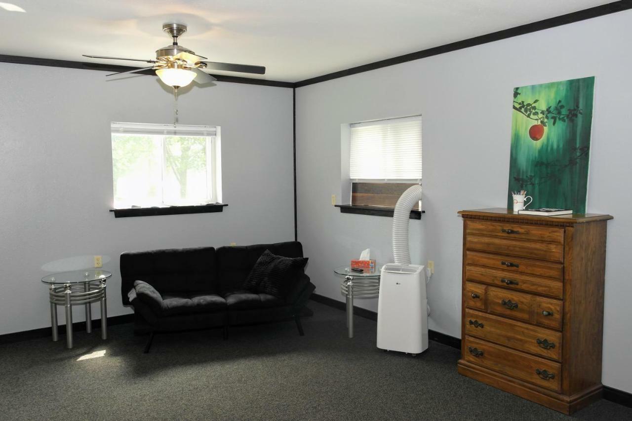 Becker'S Private Studio 2 Queen Beds, 1 Futon With A Great Back Yard! Auburn Eksteriør bilde